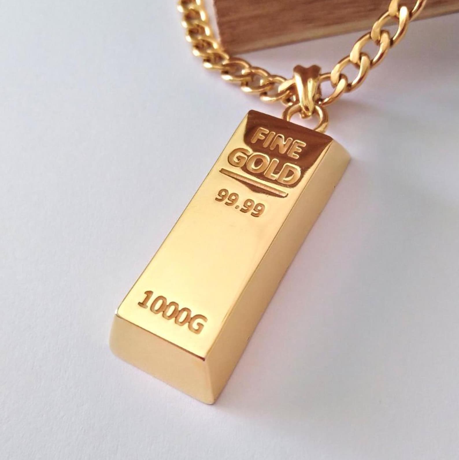 14K Gold Bar Pendant Necklace – The Perfect Gift for Your Loved One