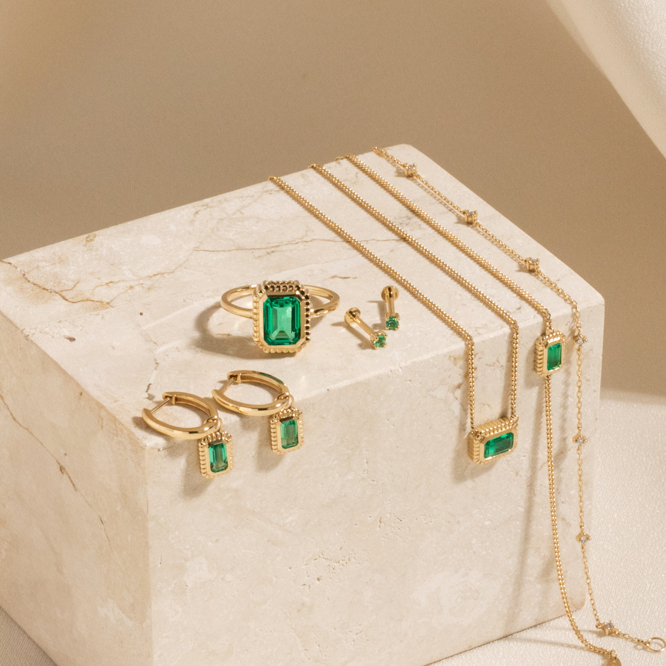 Ribbed Emerald Necklace