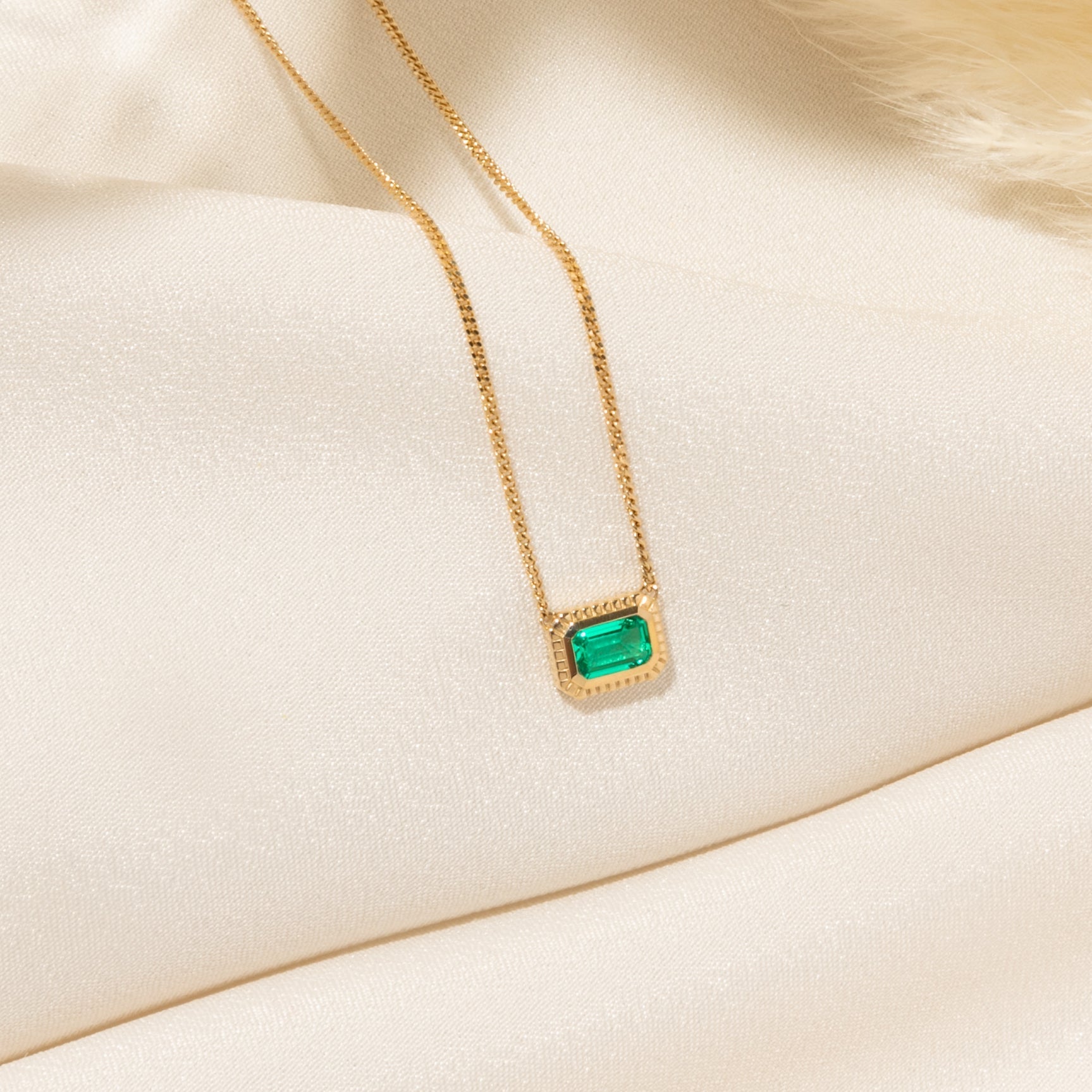 Ribbed Emerald Necklace