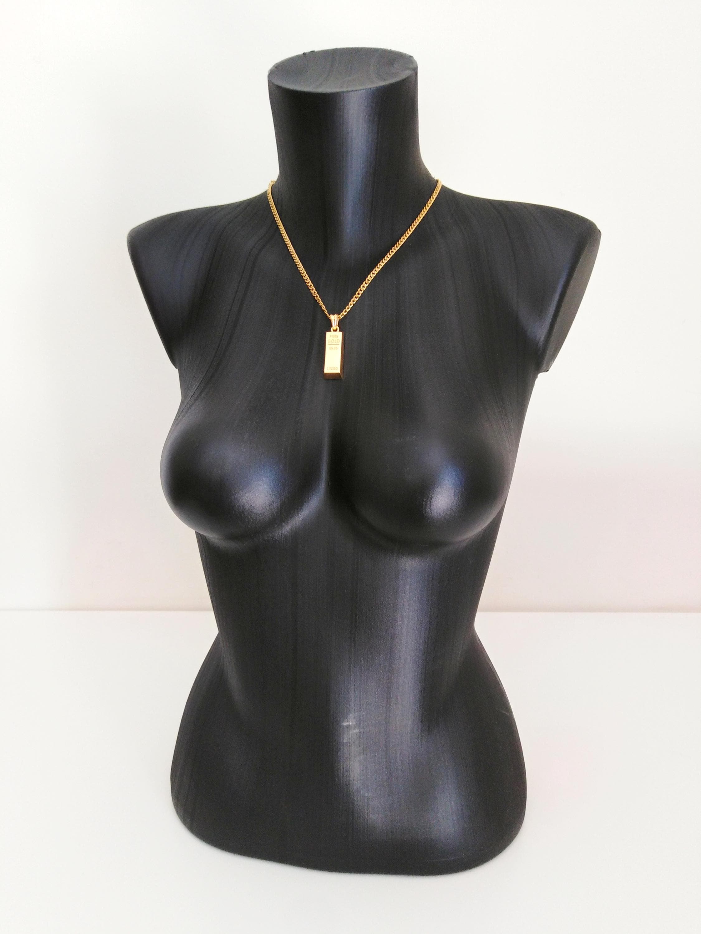 14K Gold Bar Pendant Necklace – The Perfect Gift for Your Loved One