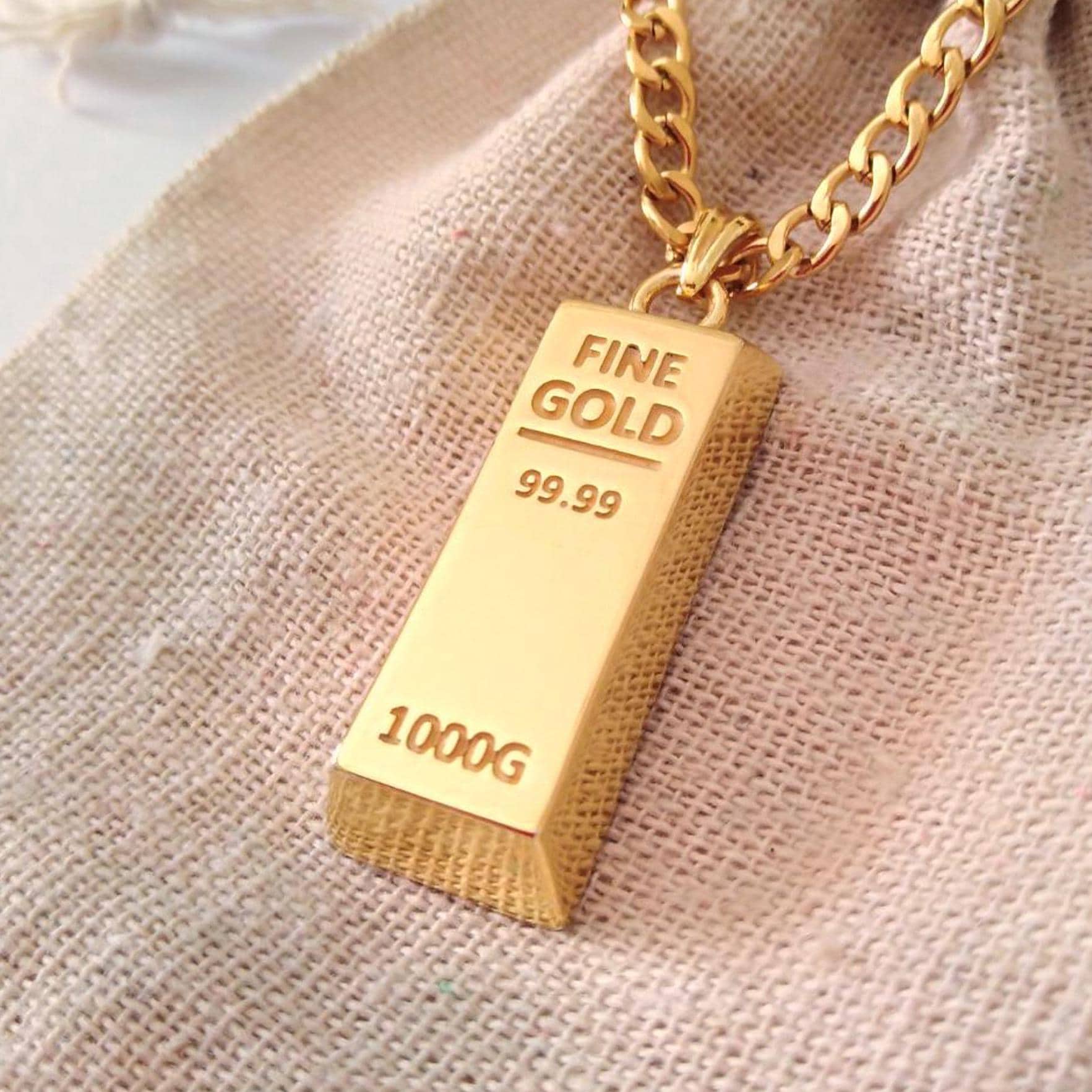 14K Gold Bar Pendant Necklace – The Perfect Gift for Your Loved One